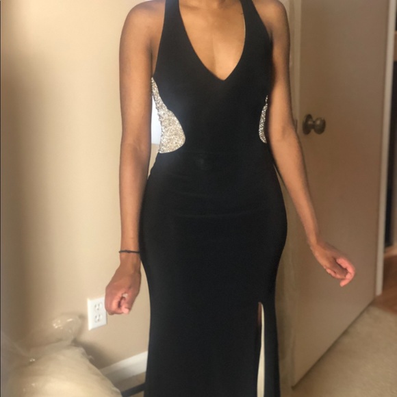 Elegant black tie formal dress - Picture 1 of 13